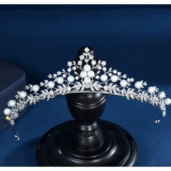 Lovely As Pearl Is A Unique one-of-a-kind 6 pieces Tiara Ensemble main image 14